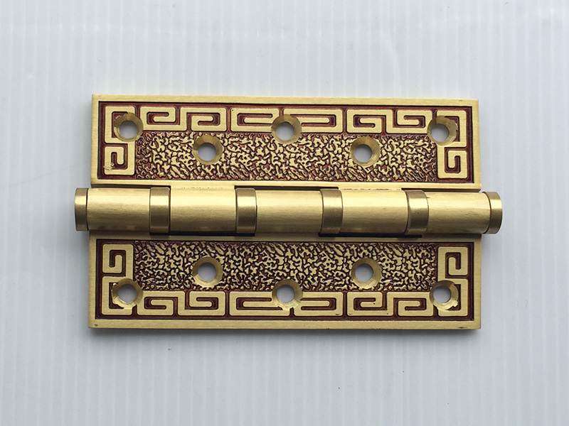 Bản lề lá bằng đồng hoa văn chữ vạn