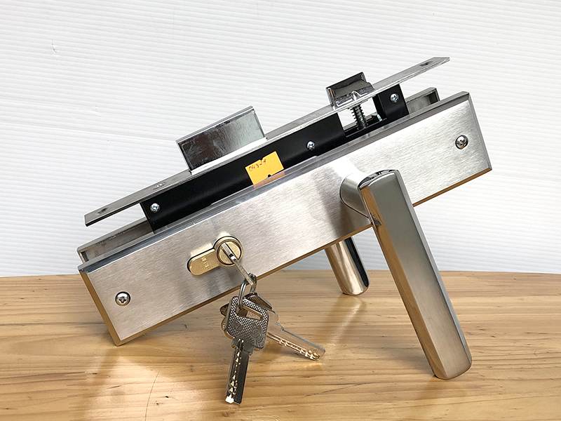Khóa tay gạt inox Việt Tiệp 04824