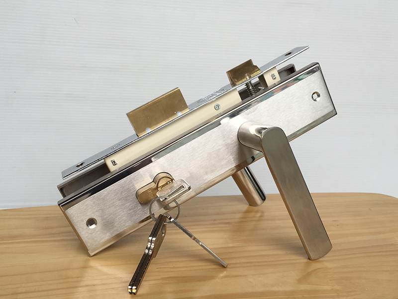 Khóa tay gạt inox Việt Tiệp 04825
