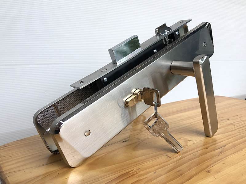 Khóa tay nắm cửa chính Việt Tiệp 04932