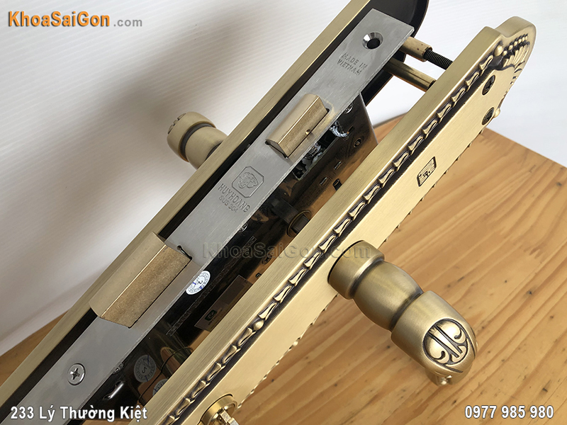 Kh&oacute;a cửa ch&iacute;nh bằng đồng thau HCX8561D -4