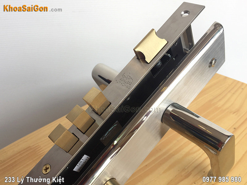 Kh&oacute;a tay gạt inox Huy Ho&agrave;ng SS8510 -4