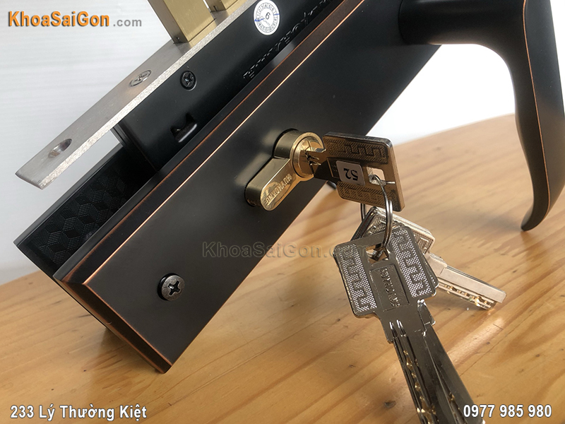 Kh&oacute;a tay nắm cửa m&agrave;u đen TNSS8510-ABC -6