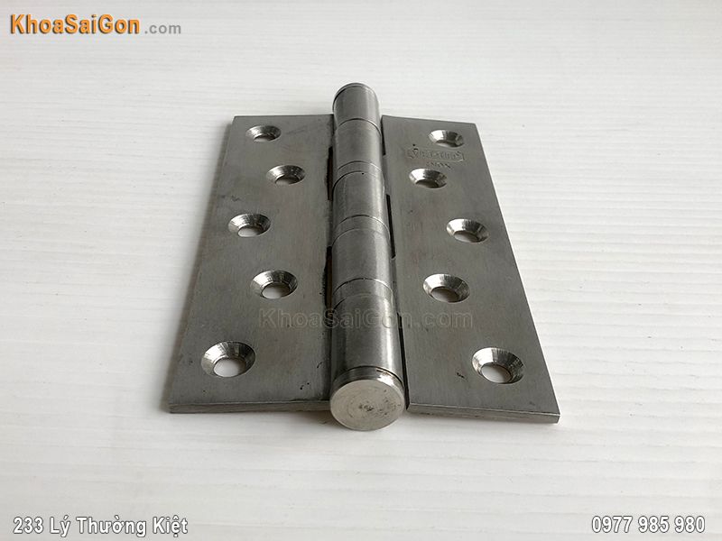 ban-le-la-inox-cua-di-08225-2