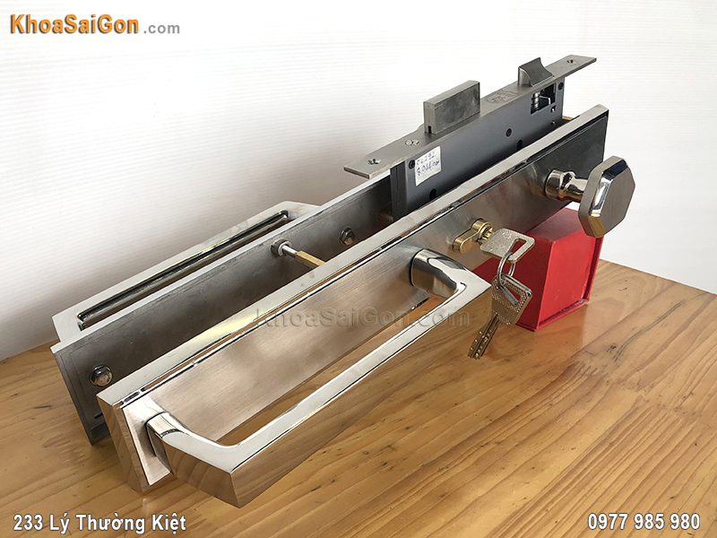 Kh&oacute;a đại sảnh inox Việt Tiệp 04292 - 1