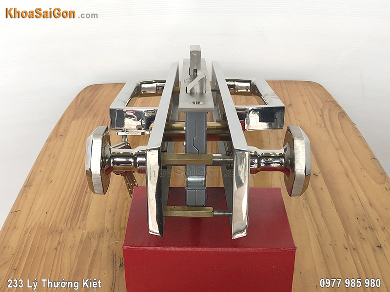 Kh&oacute;a đại sảnh inox Việt Tiệp 04292 - 4
