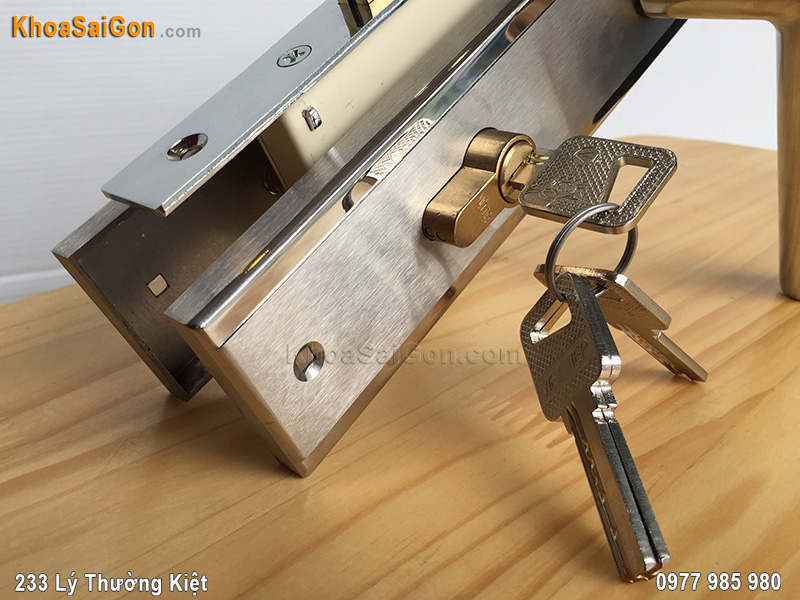 Kh&oacute;a tay gạt inox Việt Tiệp 04825 -2