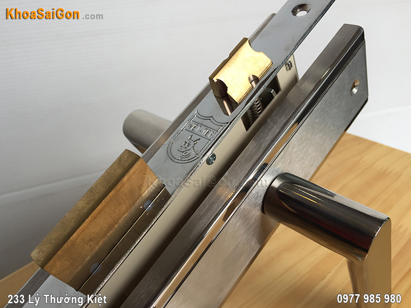 Kh&oacute;a tay gạt inox Việt Tiệp 04825 -3