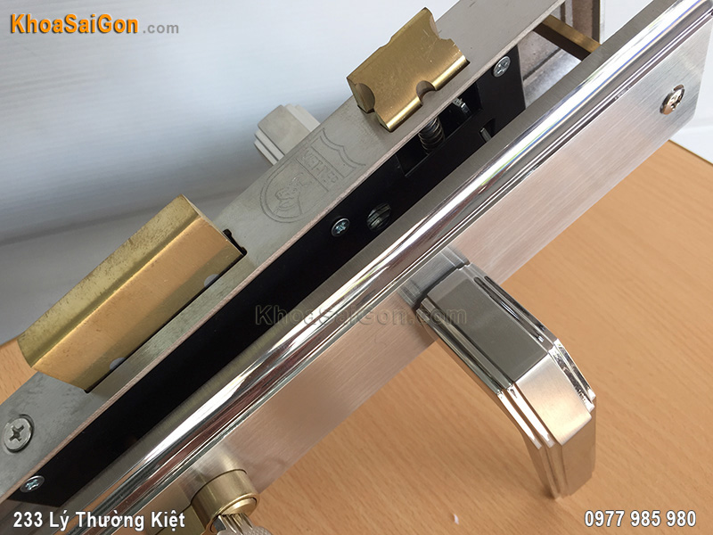 Kh&oacute;a tay gạt inox Việt Tiệp 04933 -4