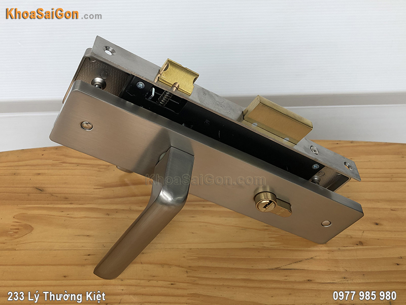 Kh&oacute;a tay gạt cửa ch&iacute;nh Việt Tiệp 04944 - 1