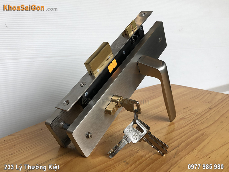 Kh&oacute;a tay gạt cửa ch&iacute;nh Việt Tiệp 04944 - 3