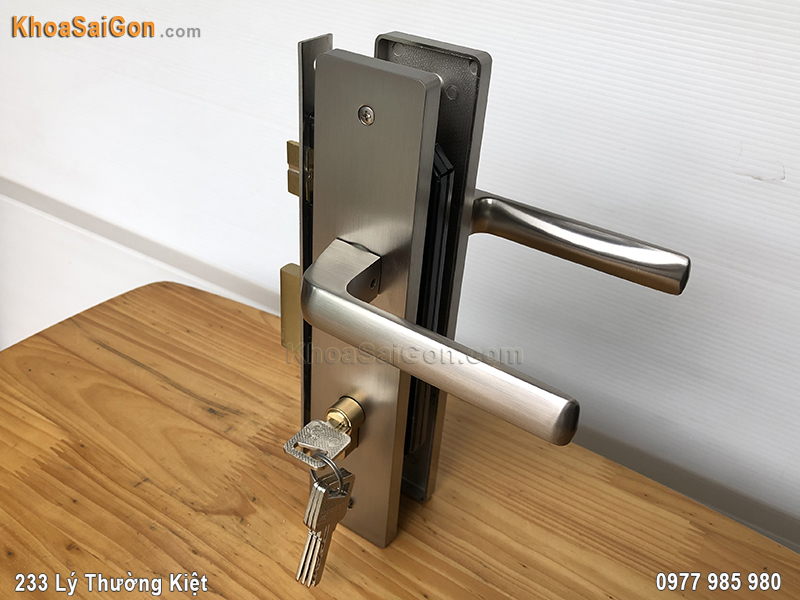 Kh&oacute;a tay gạt cửa ch&iacute;nh Việt Tiệp 04944 - 5