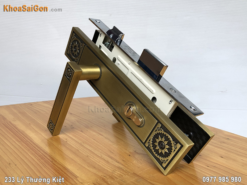 Kh&oacute;a tay nắm cửa ch&iacute;nh Việt Tiệp 04945 - 1
