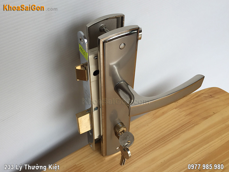 Kh&oacute;a tay nắm cửa đi Việt Tiệp 04906 - 4