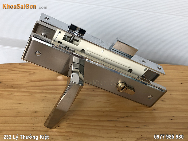 Kh&oacute;a tay gạt cửa ra v&agrave;o Việt Tiệp 04928 - 1