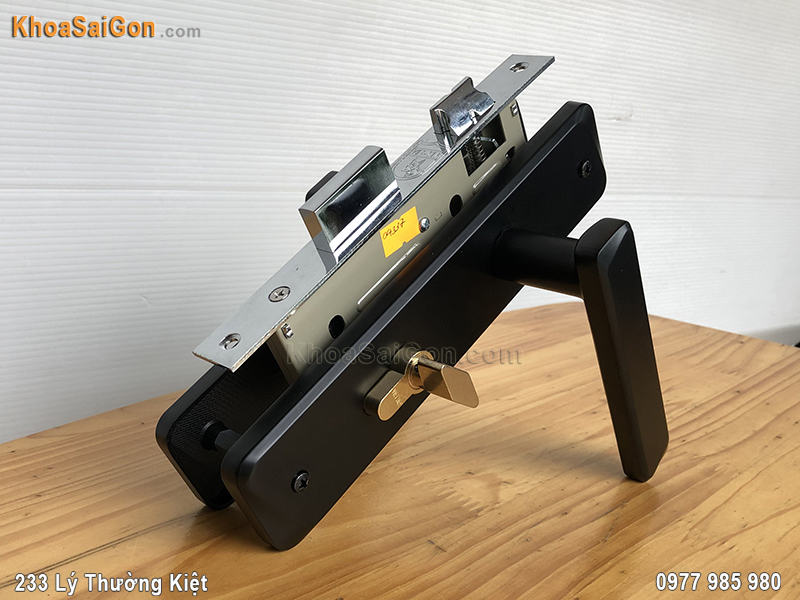 Kh&oacute;a cửa th&ocirc;ng ph&ograve;ng Việt Tiệp 04337 - 1