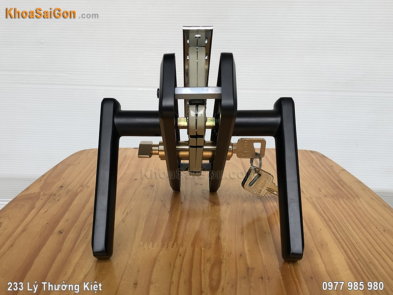 Kh&oacute;a cửa th&ocirc;ng ph&ograve;ng Việt Tiệp 04337 - 2