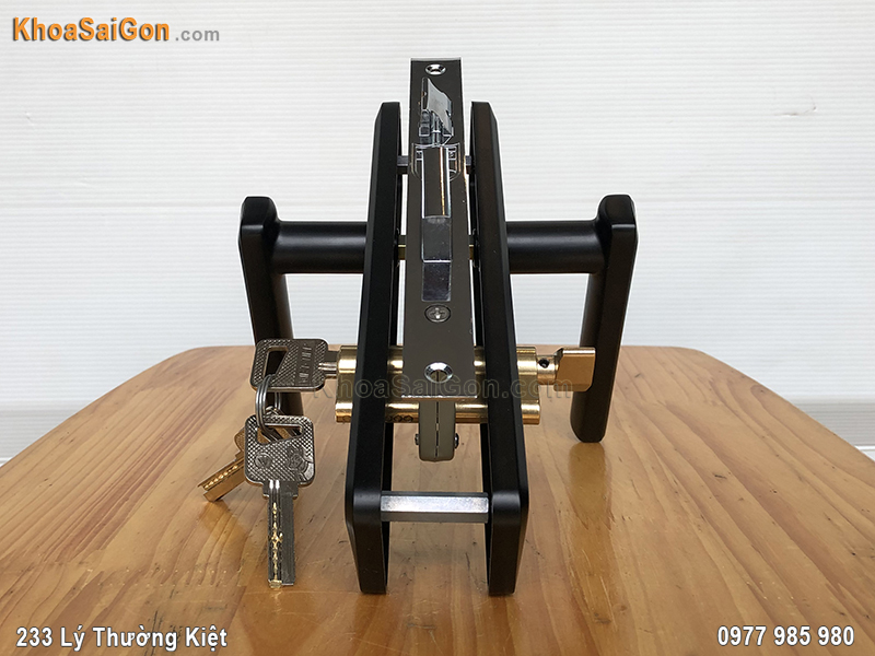 Kh&oacute;a cửa th&ocirc;ng ph&ograve;ng Việt Tiệp 04337 - 3
