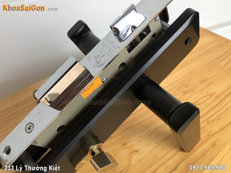 Kh&oacute;a cửa th&ocirc;ng ph&ograve;ng Việt Tiệp 04337 - 4