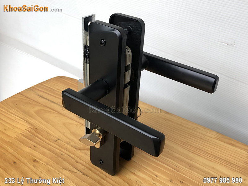 Kh&oacute;a cửa th&ocirc;ng ph&ograve;ng Việt Tiệp 04337 - 6