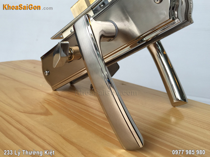 Khóa tay nắm cửa thông phòng Việt Tiệp 04504 - 4 Khóa tay nắm cửa thông phòng Việt Tiệp 04504 - 4