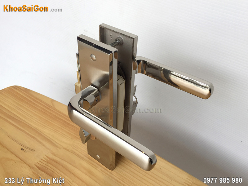 Kh&oacute;a tay gạt cửa th&ocirc;ng ph&ograve;ng Việt Tiệp 04508 - 4