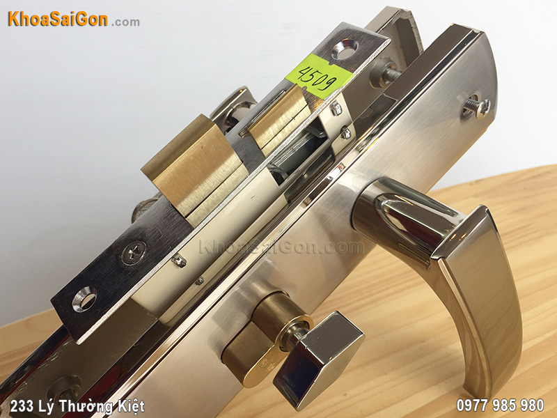 Kh&oacute;a tay nắm cửa th&ocirc;ng ph&ograve;ng Việt Tiệp 04509 - 4