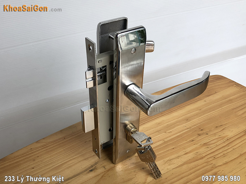 Kh&oacute;a tay nắm inox Việt Tiệp 04723 - 5