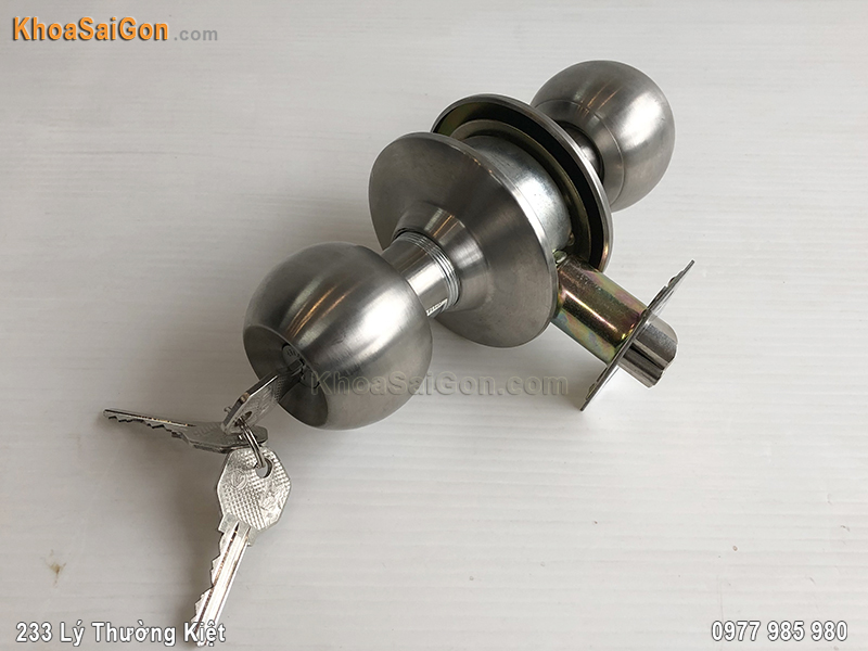 khoa-tay-nam-tron-viet-tiep-04211-4