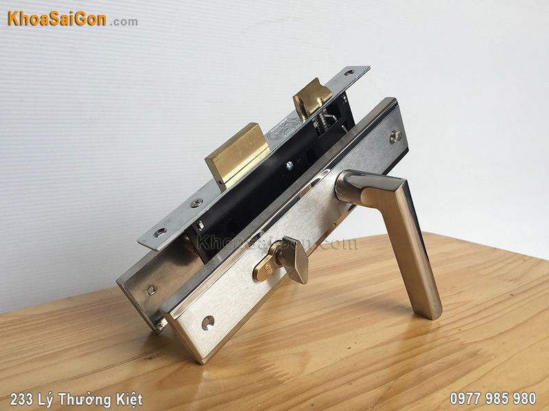 Kh&oacute;a th&ocirc;ng ph&ograve;ng inox Việt Tiệp 04470 - 1